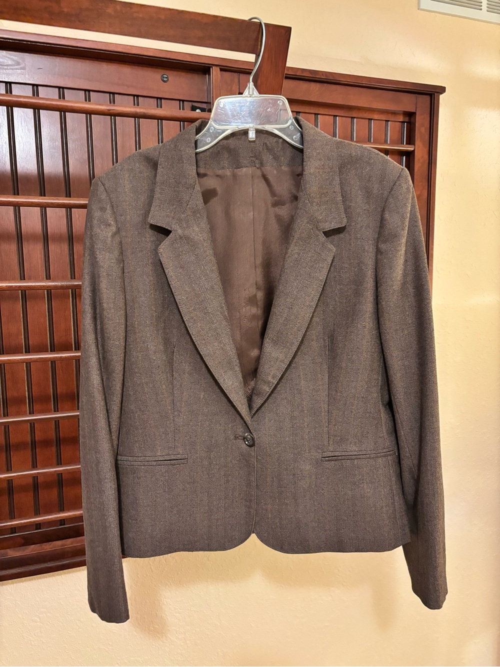 Forecaster of Boston Women's Brown Single-Button Notch Lapel Blazer